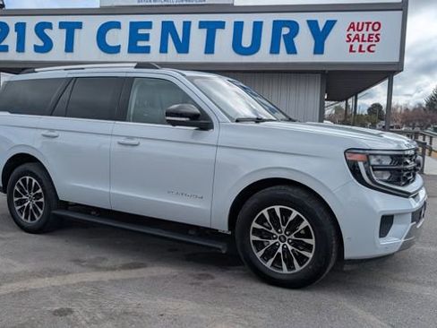 Used 2025 Ford Expedition Platinum AWD/4WD image 1