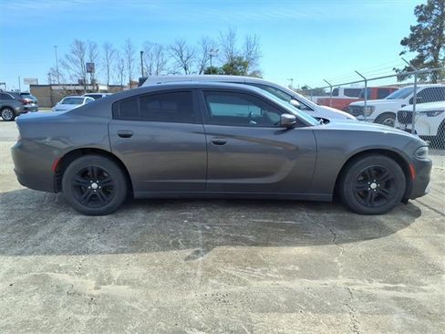 Used 2019 Dodge Charger SXT w/ Driver Confidence Group image 5