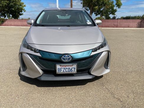 Used 2018 Toyota Prius Prime Plus FWD image 3