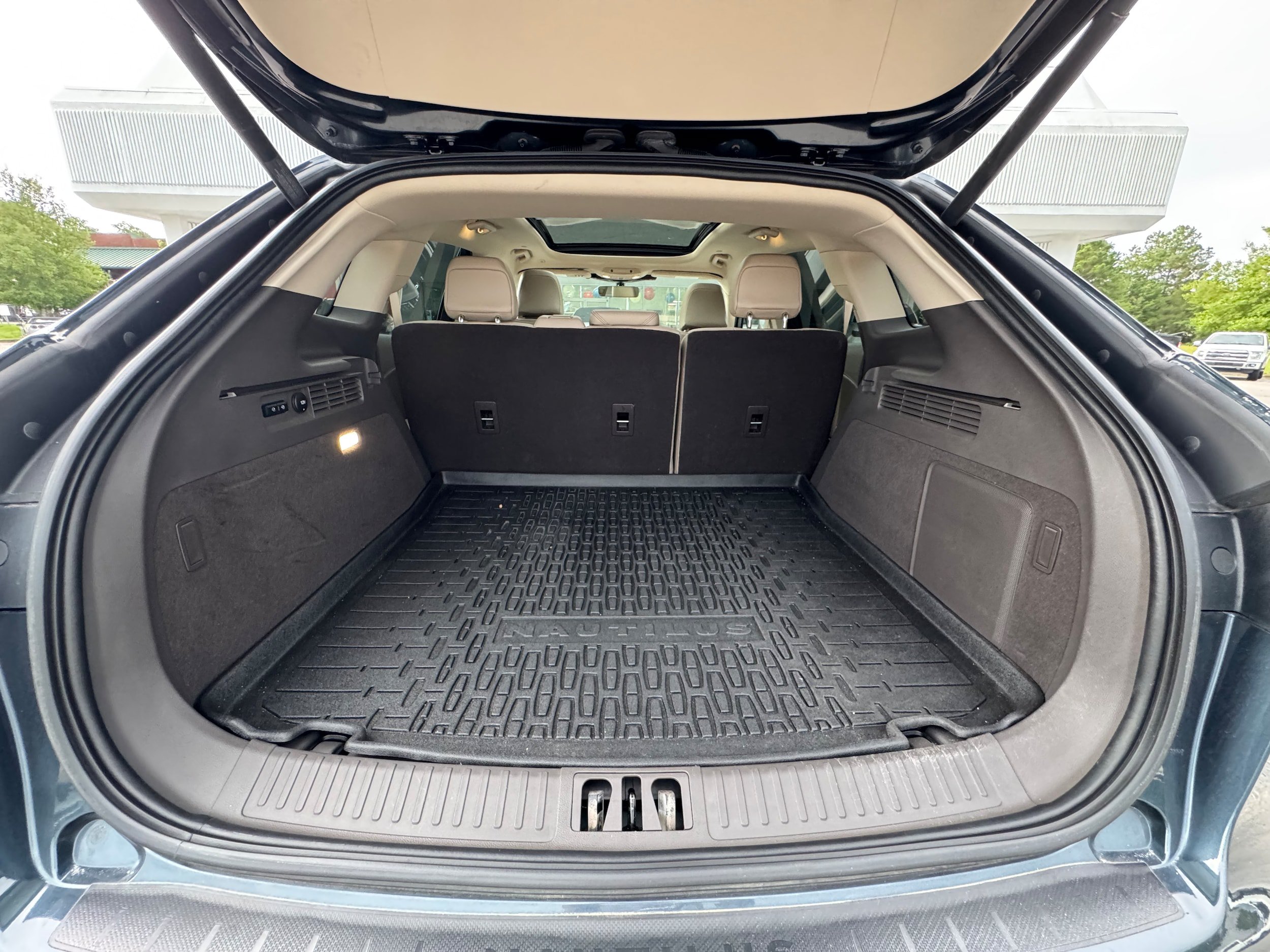 Used 2023 Lincoln Nautilus Reserve AWD/4WD image 29
