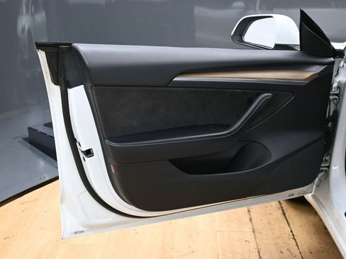 Used 2021 Tesla Model 3 Standard Range Plus image 36