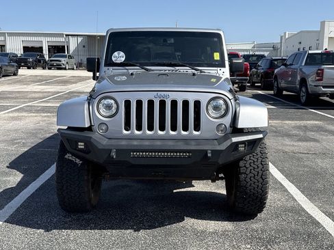 Used 2017 Jeep Wrangler Unlimited Sahara w/ Connectivity Group AWD/4WD image 2
