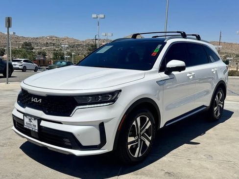 Used 2022 Kia Sorento SX Prestige w/ Panoramic Sunroof Package AWD/4WD image 3