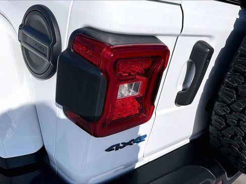 Used 2022 Jeep Wrangler Unlimited Rubicon 4xe w/ Steel Bumper Group AWD/4WD image 21