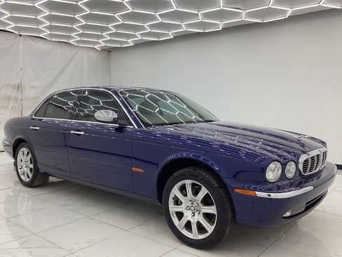 Used 2004 Jaguar XJ8 image 7