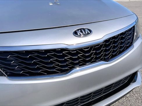 Used 2020 Kia Optima LX image 28