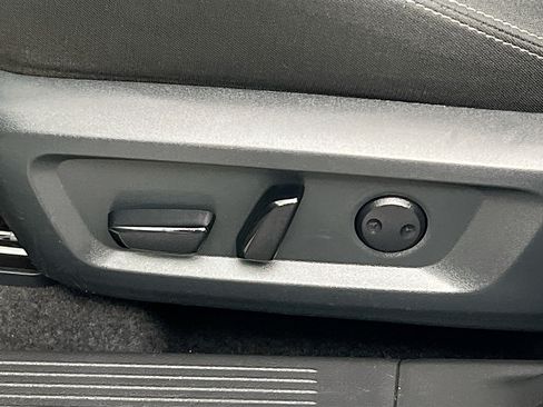 Used 2025 Nissan Rogue SV FWD image 15