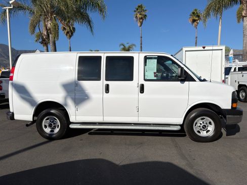 Used 2024 GMC Savana 2500 w/ Driver Convenience Package image 9
