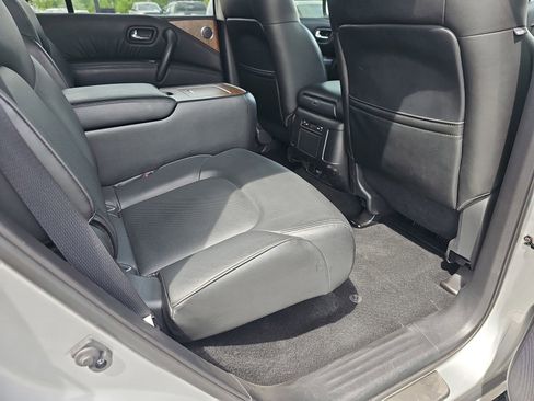 Used 2022 Nissan Armada SL w/ Captain's Chairs Package AWD/4WD image 12