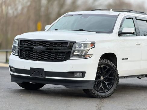 Used 2016 Chevrolet Suburban LT image 2