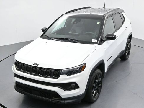 Used 2023 Jeep Compass Latitude AWD/4WD image 36