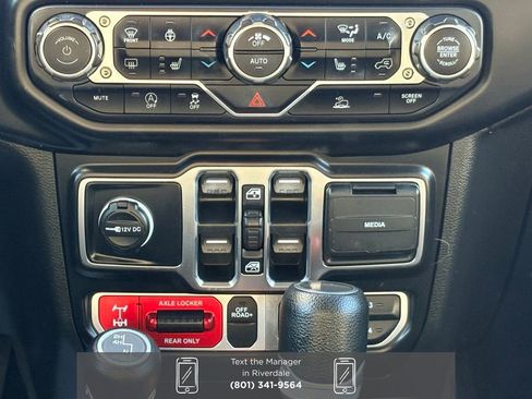 Used 2023 Jeep Gladiator Mojave w/ Cold Weather Group image 18