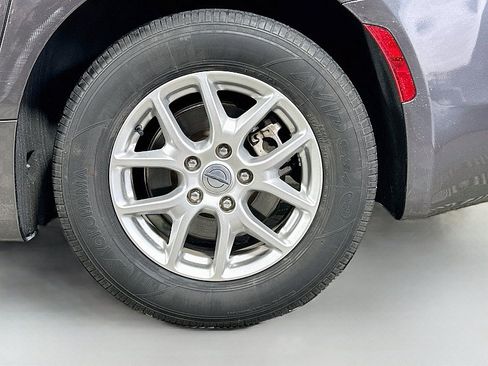 Used 2023 Chrysler Voyager LX FWD image 30