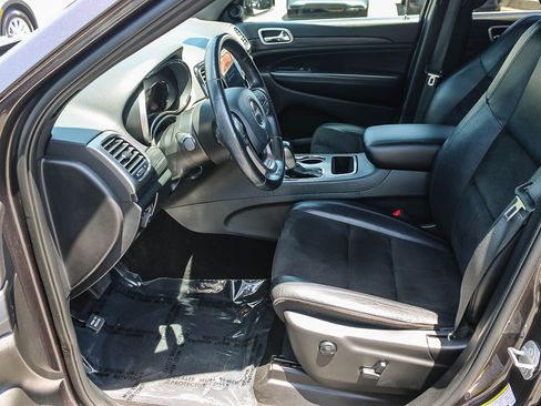 Used 2020 Jeep Grand Cherokee Altitude RWD image 18