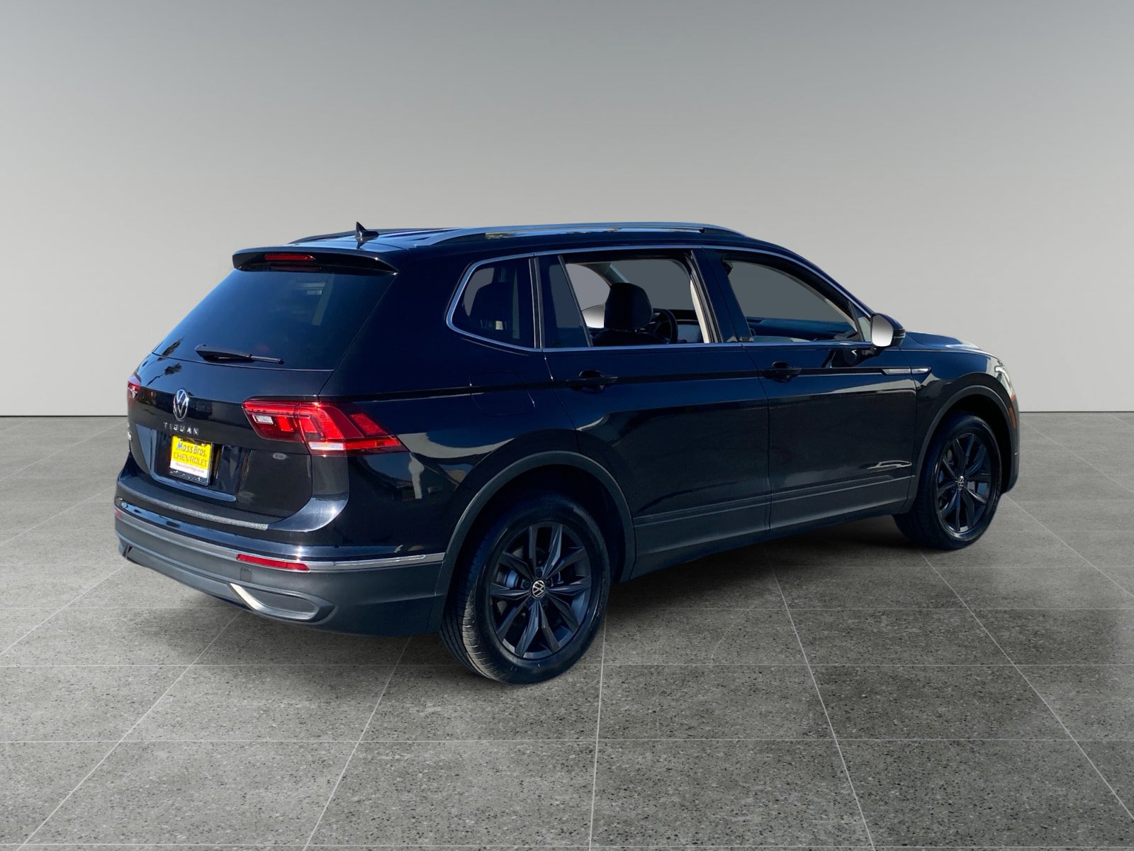 Used 2024 Volkswagen Tiguan SE FWD image 5