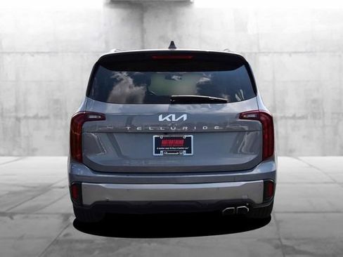 Used 2025 Kia Telluride S FWD image 6