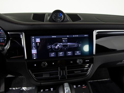 Certified 2025 Porsche Macan image 25