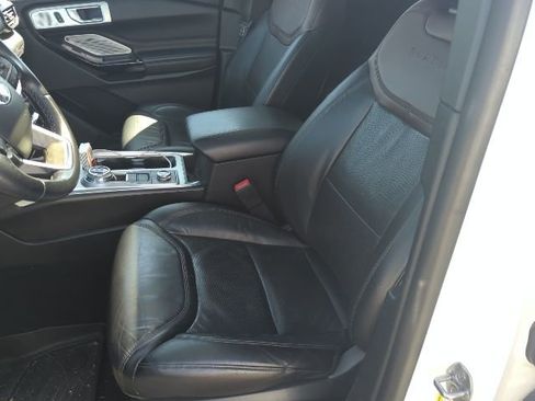 Used 2022 Ford Explorer Platinum w/ Equipment Group 601A image 12