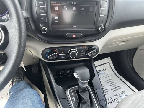 Certified 2025 Kia Soul LX w/ LX Technology Package FWD image 24