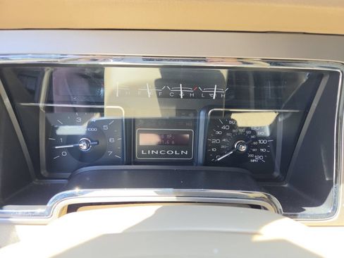 Used 2010 Lincoln Navigator 2WD image 13