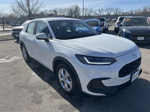 Certified 2023 Honda HR-V LX image 2