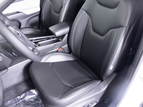 New 2026 Jeep Compass Limited image 17