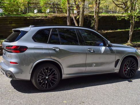 Used 2024 BMW X5 sDrive40i w/ M Sport Package RWD image 8