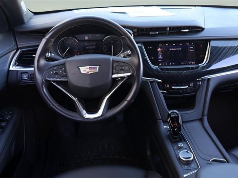 Used 2023 Cadillac XT6 Premium Luxury image 16