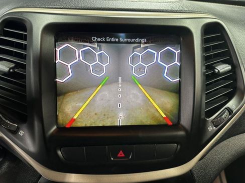 Used 2015 Jeep Cherokee Latitude FWD image 17