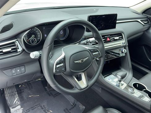 Used 2025 Genesis G70 2.5T image 14