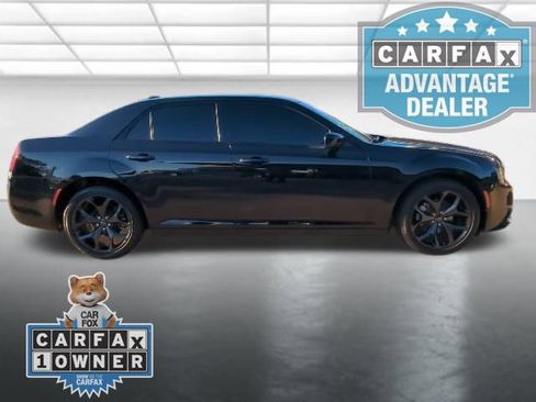 Used 2023 Chrysler 300 Touring w/ Sport Appearance Package image 27