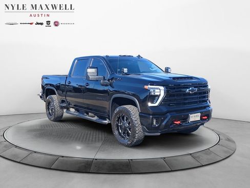 Used 2025 Chevrolet Silverado 2500 LT w/ Trail Boss Package image 2