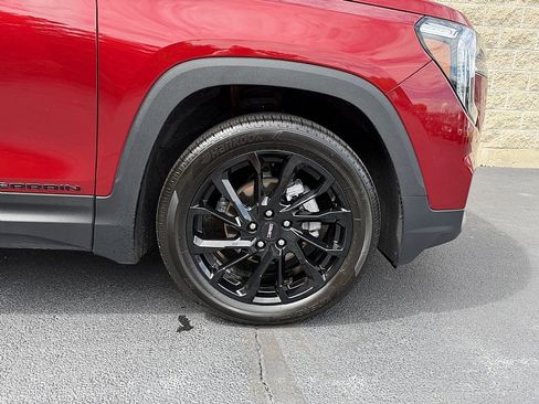 Used 2023 GMC Terrain SLE w/ Driver Convenience Package FWD image 7