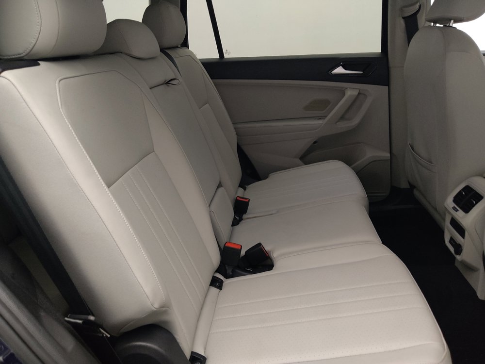 Used 2023 Volkswagen Tiguan SE w/ Panoramic Sunroof Package FWD image 19