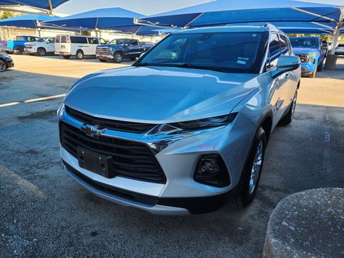 Used 2022 Chevrolet Blazer LT FWD image 2