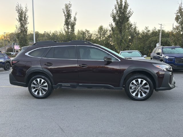 Used 2025 Subaru Outback Limited AWD/4WD image 2