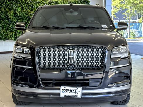 Certified 2023 Lincoln Navigator L Reserve AWD/4WD image 9