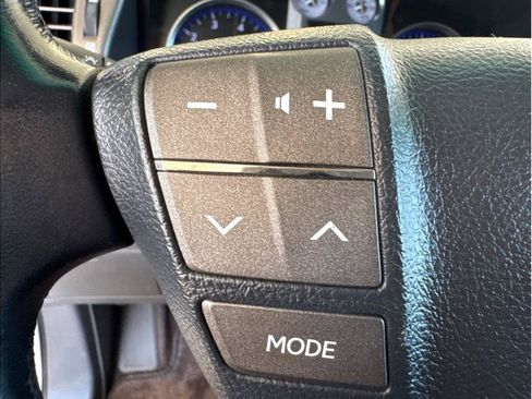 Used 2009 Lexus LX 570 4WD w/ Preferred Accessory Pkg image 19