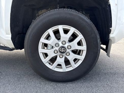 Used 2025 Toyota Tacoma SR5 AWD/4WD image 11