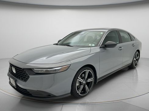 Used 2023 Honda Accord Sport image 3