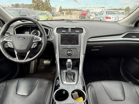 Used 2013 Ford Fusion Titanium image 2