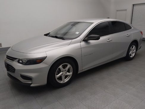 Used 2018 Chevrolet Malibu LS FWD image 2