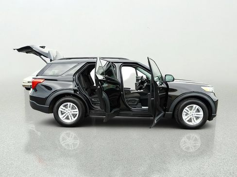 Used 2022 Ford Explorer XLT RWD image 16