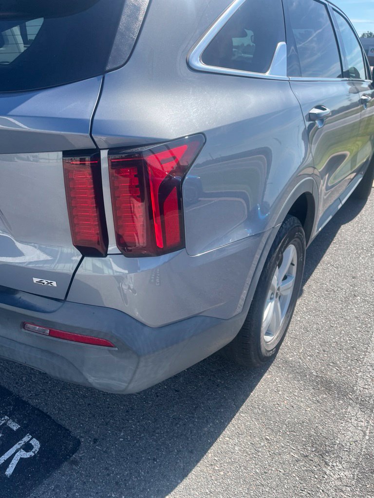 Certified 2023 Kia Sorento LX AWD/4WD image 4