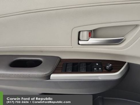 Used 2024 Toyota Sienna XLE image 23