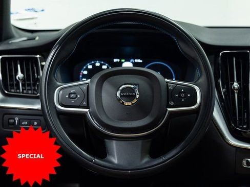 Used 2018 Volvo XC60 T8 Momentum image 14