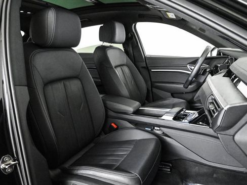 Certified 2023 Audi e-tron Premium Plus w/ Premium Plus Package image 22