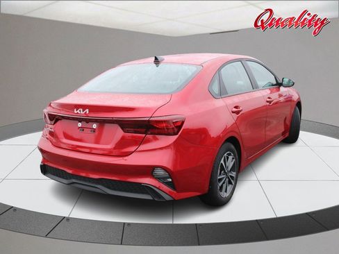 Used 2024 Kia Forte LXS image 3