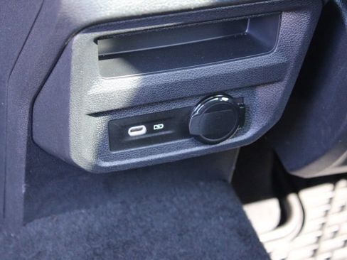 Used 2022 Volkswagen Tiguan SE R-Line image 28