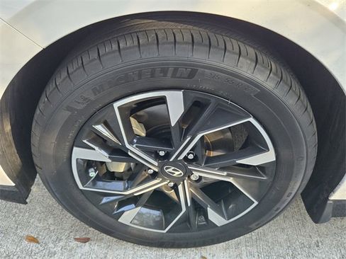 Certified 2024 Hyundai Sonata SEL image 11